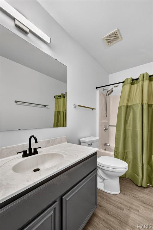1529 Strawberry Glen Court Property Photo 15