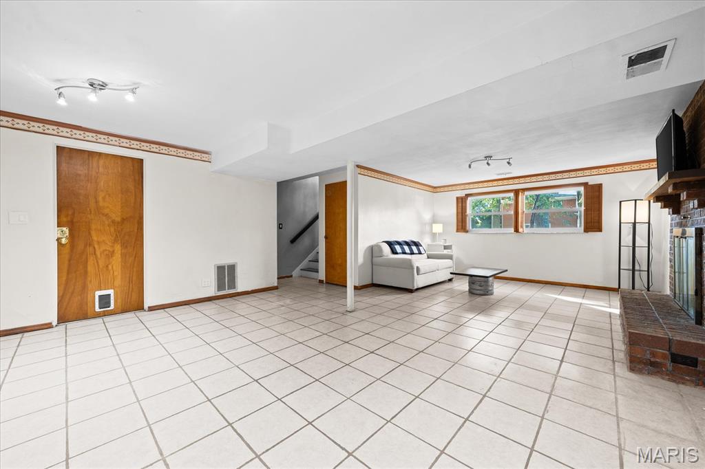 10 Chamberlain Court Property Photo 28