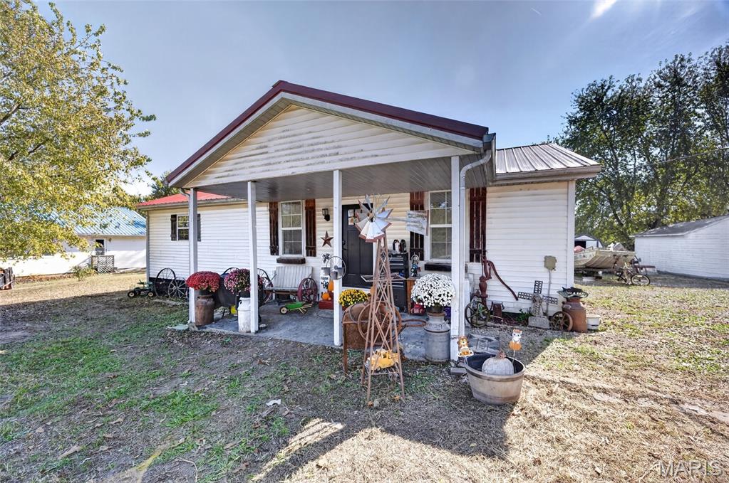 305 Greentown Road Property Photo 2