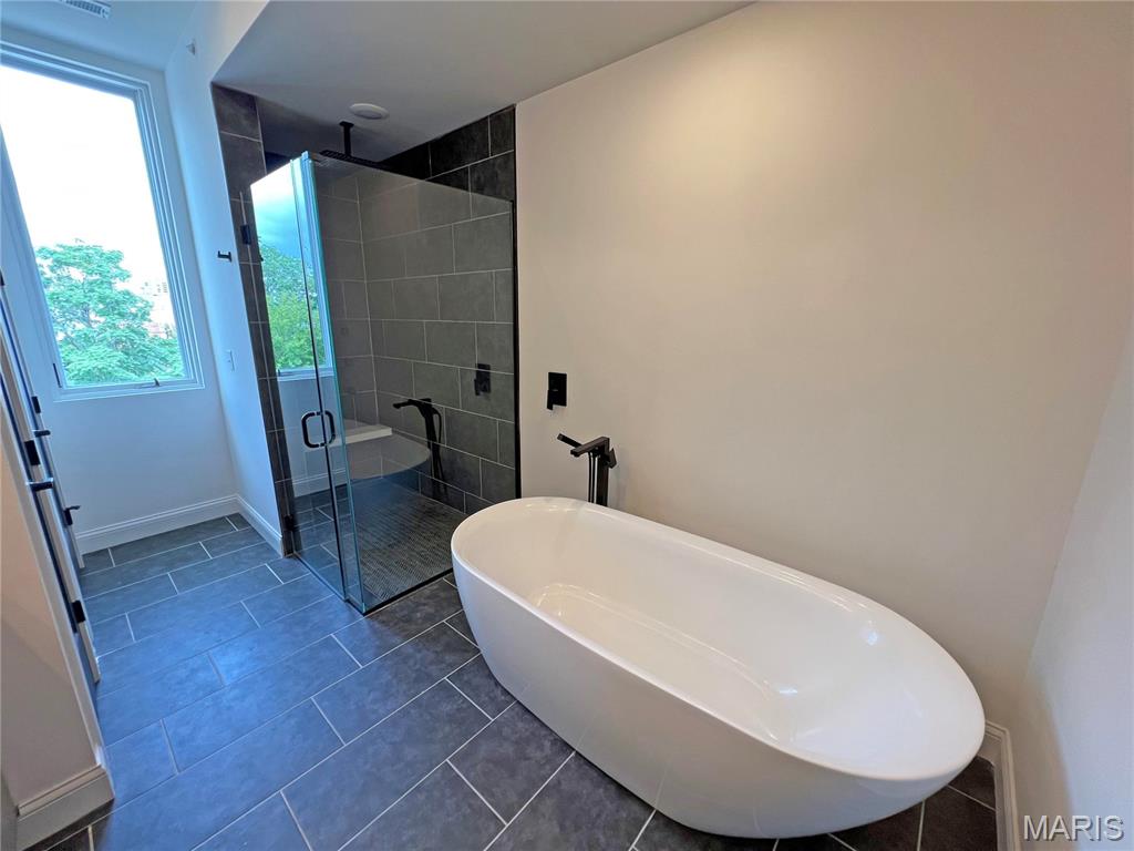 26069072 Property Photo 10