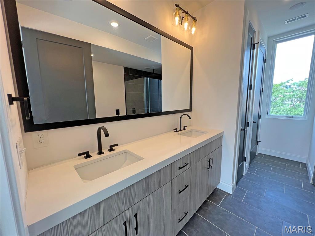 26069072 Property Photo 12