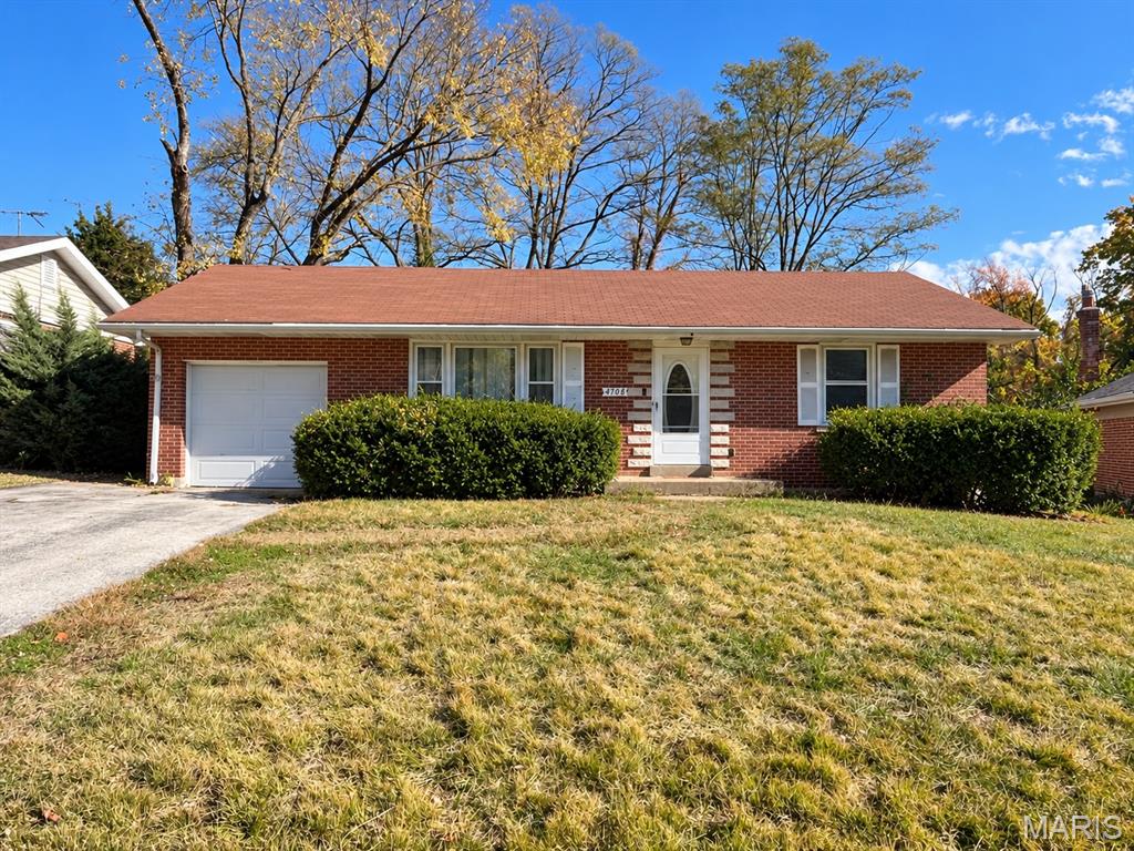 4708 N Hills Lane Property Photo 1