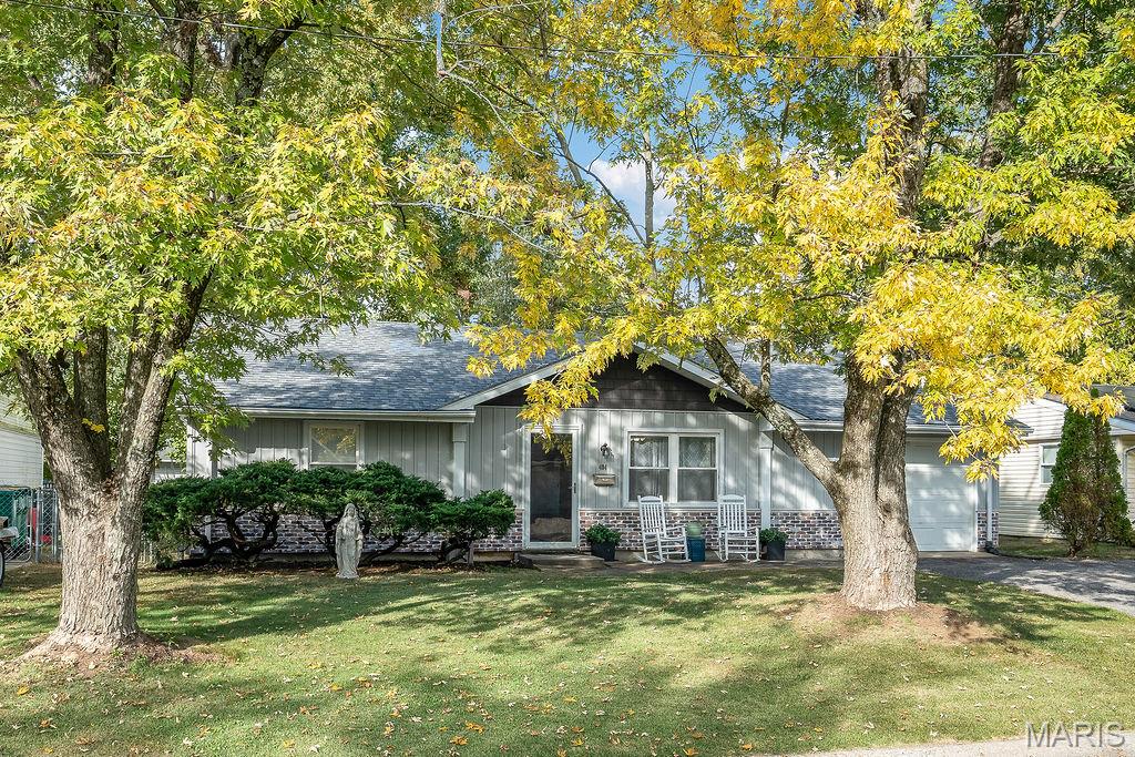 404 Willow Drive Property Photo 1
