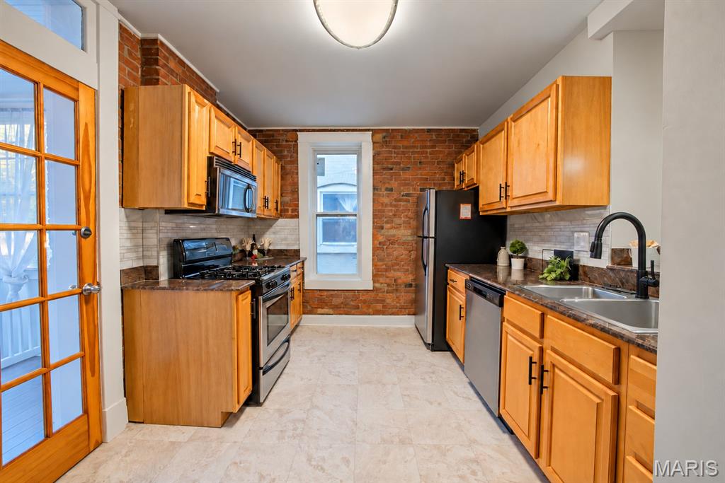 4015 Flad Avenue Property Photo 15