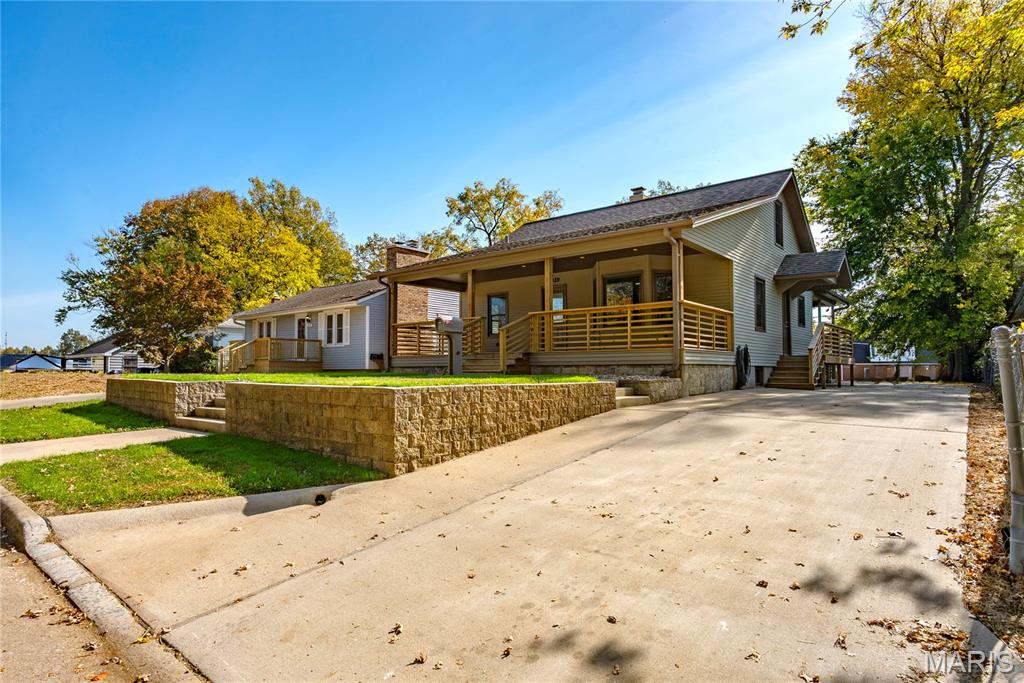 2039 Woodlawn Avenue Property Photo 4
