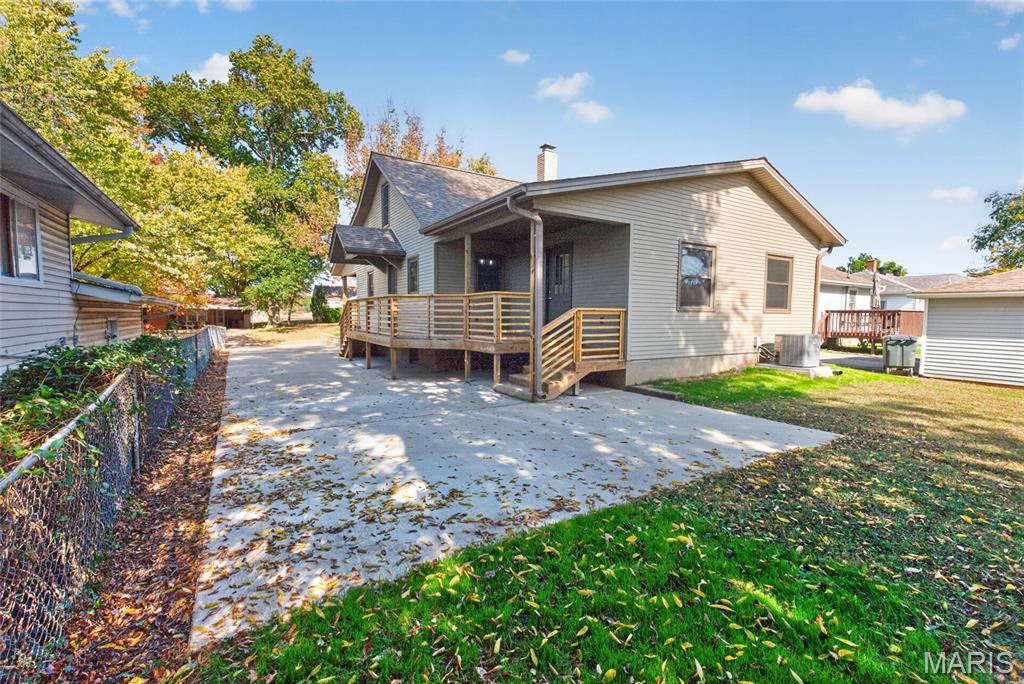 2039 Woodlawn Avenue Property Photo 11