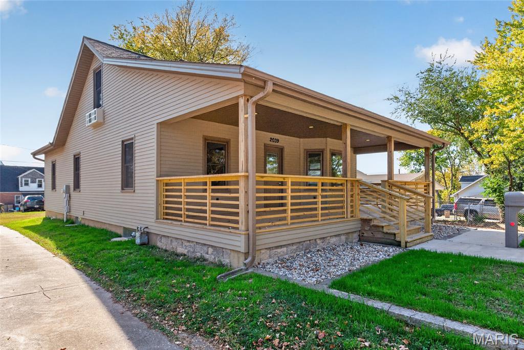 2039 Woodlawn Avenue Property Photo 12