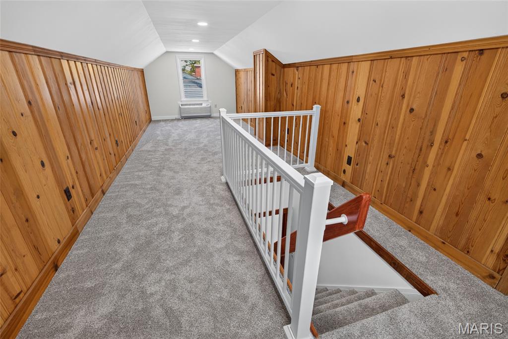 2039 Woodlawn Avenue Property Photo 35