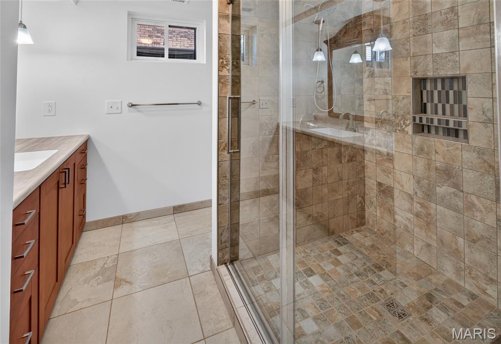2039 Woodlawn Avenue Property Photo 42