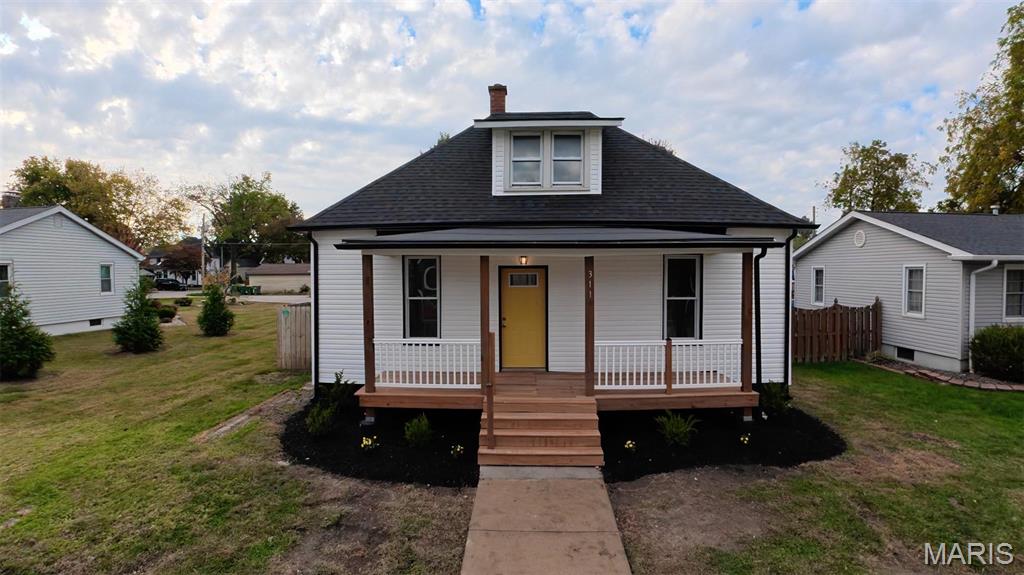 311 E Adams Street Property Photo 1