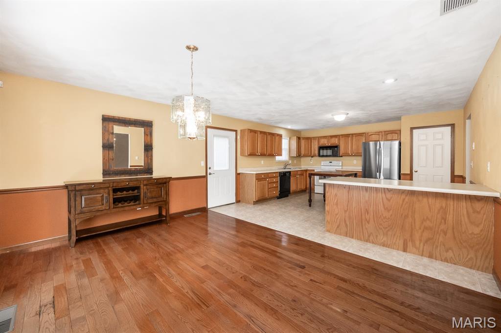 1864 Spruce Hill Drive Property Photo 4