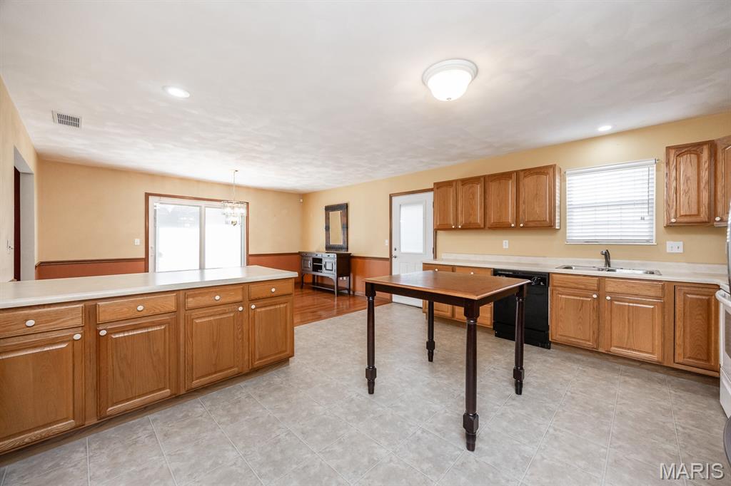 1864 Spruce Hill Drive Property Photo 6