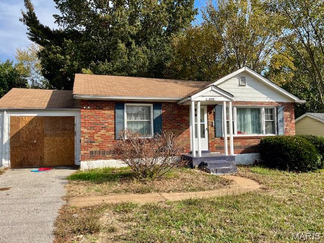 1906 N Hanley Road Property Photo 1