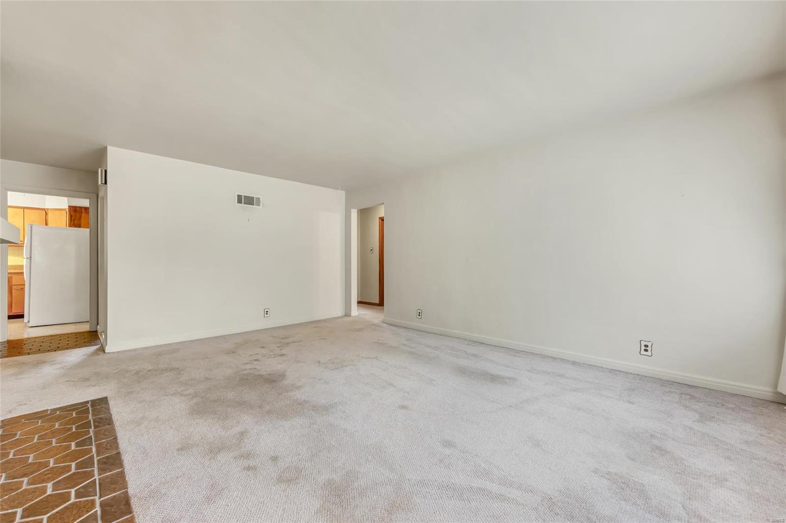 5826 Jamieson Avenue Property Photo 3