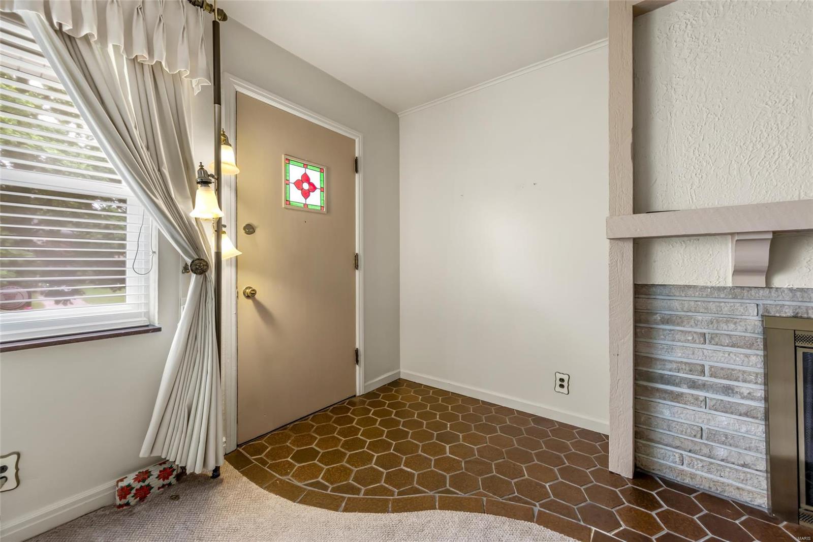5826 Jamieson Avenue Property Photo 4