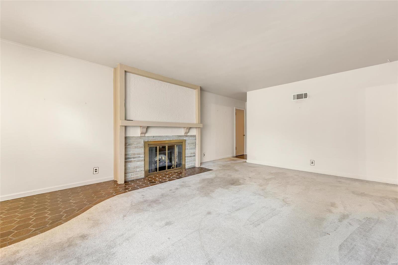 5826 Jamieson Avenue Property Photo 5