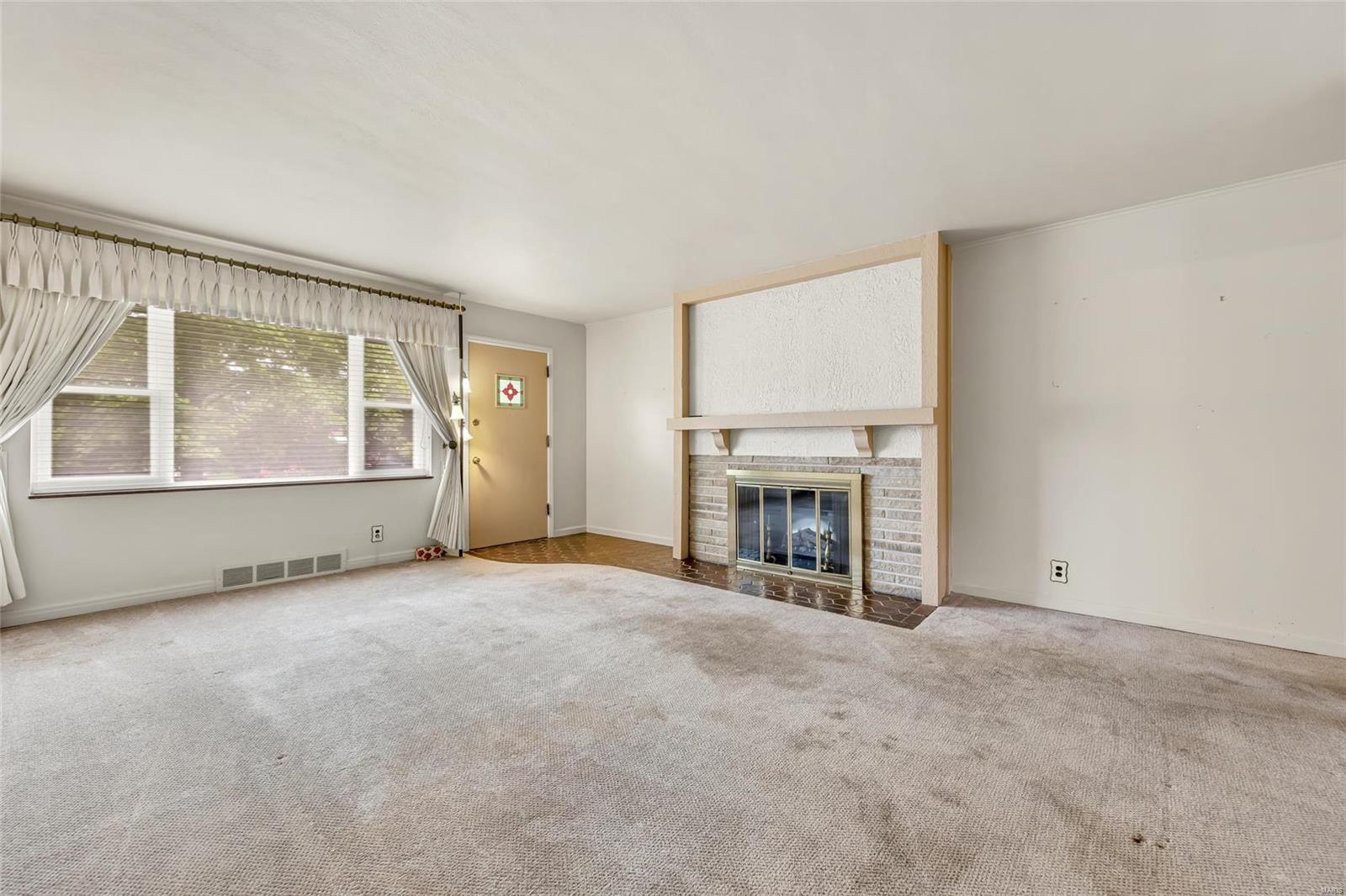 5826 Jamieson Avenue Property Photo 6
