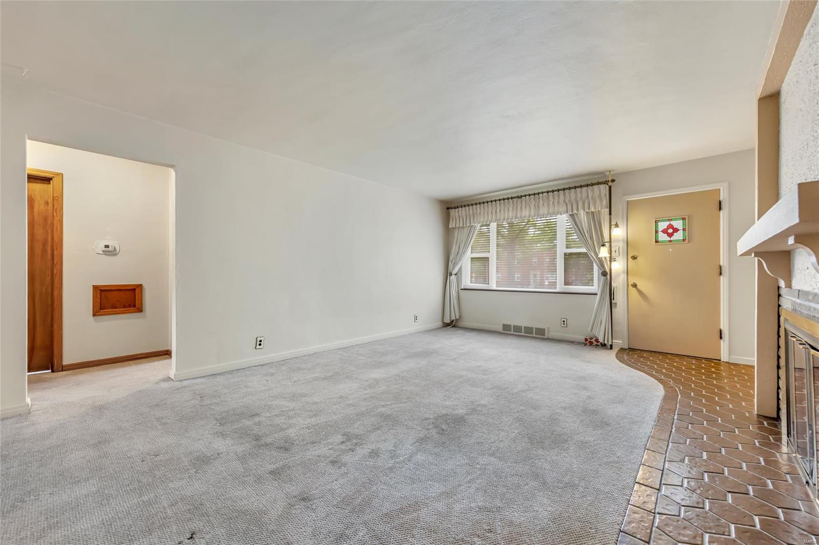 5826 Jamieson Avenue Property Photo 7