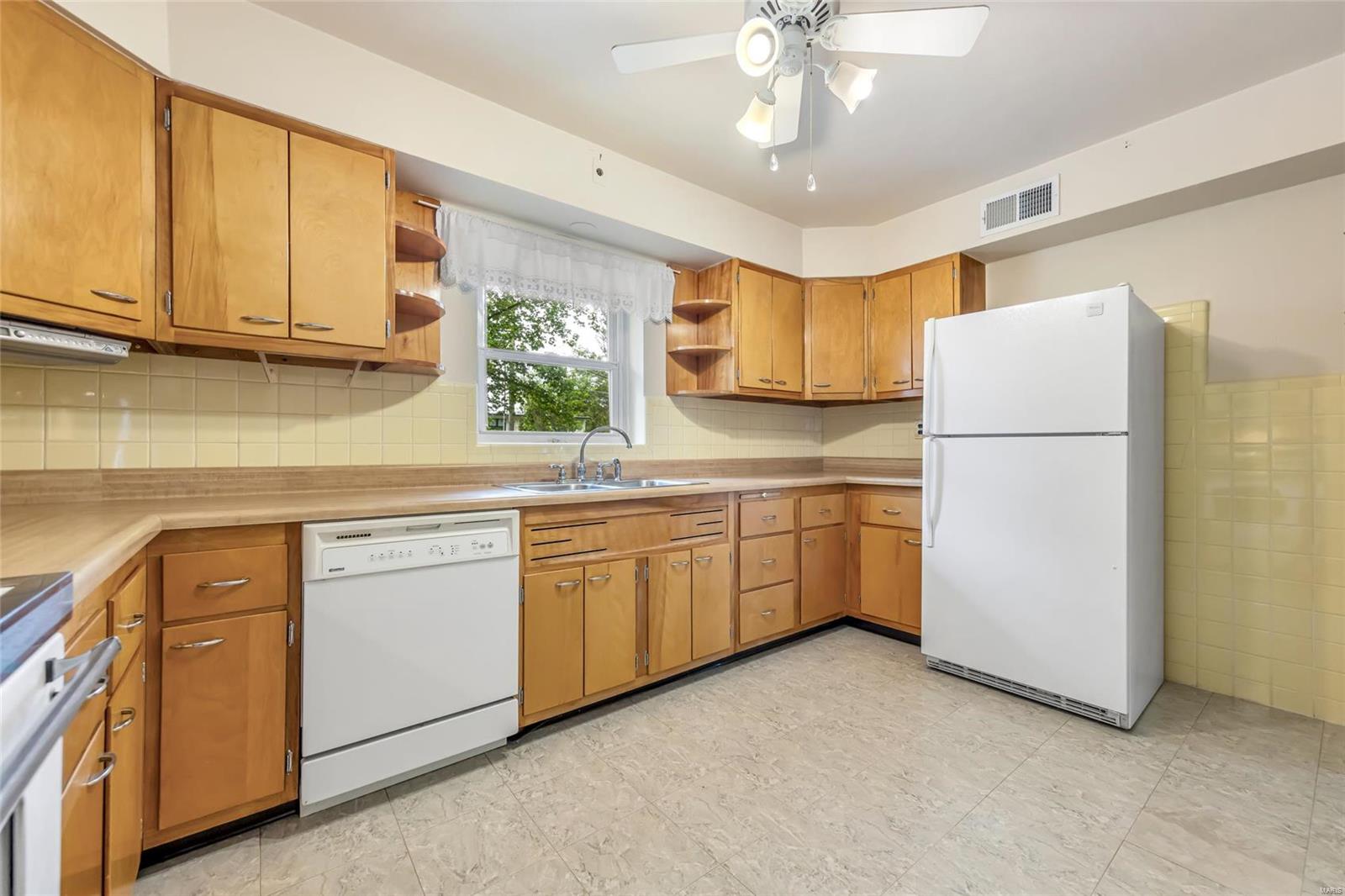 5826 Jamieson Avenue Property Photo 11