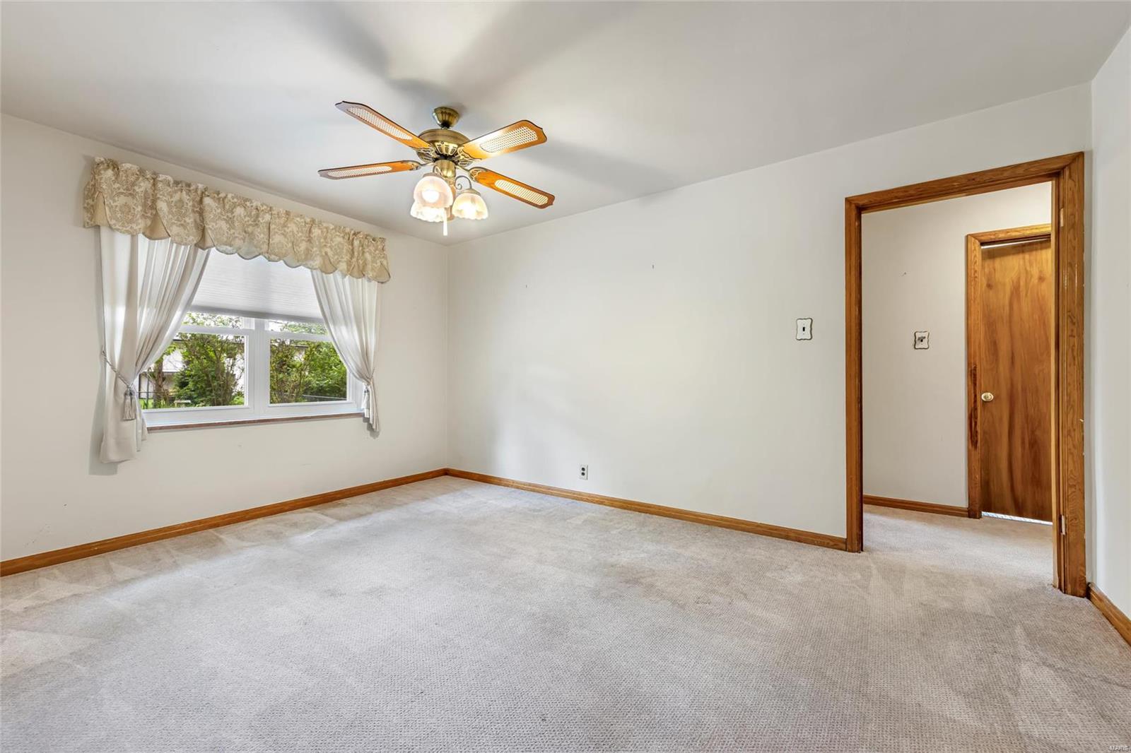 5826 Jamieson Avenue Property Photo 12