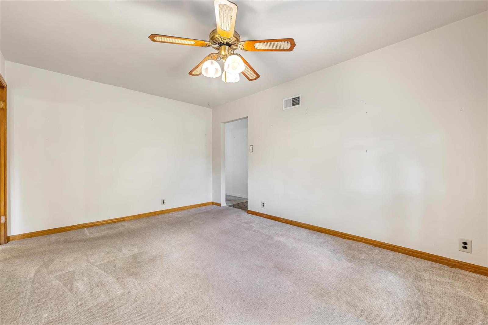 5826 Jamieson Avenue Property Photo 13