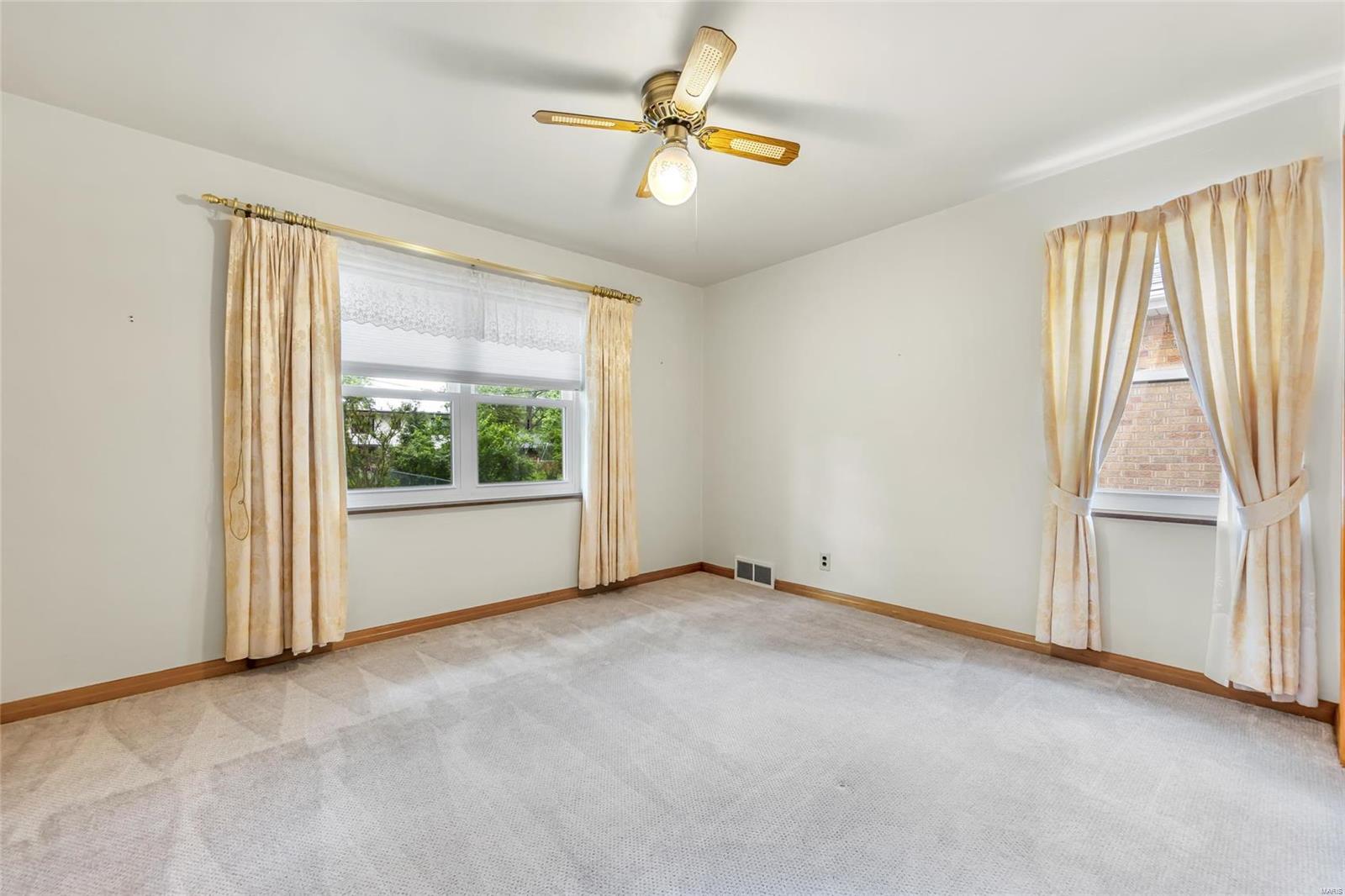 5826 Jamieson Avenue Property Photo 14