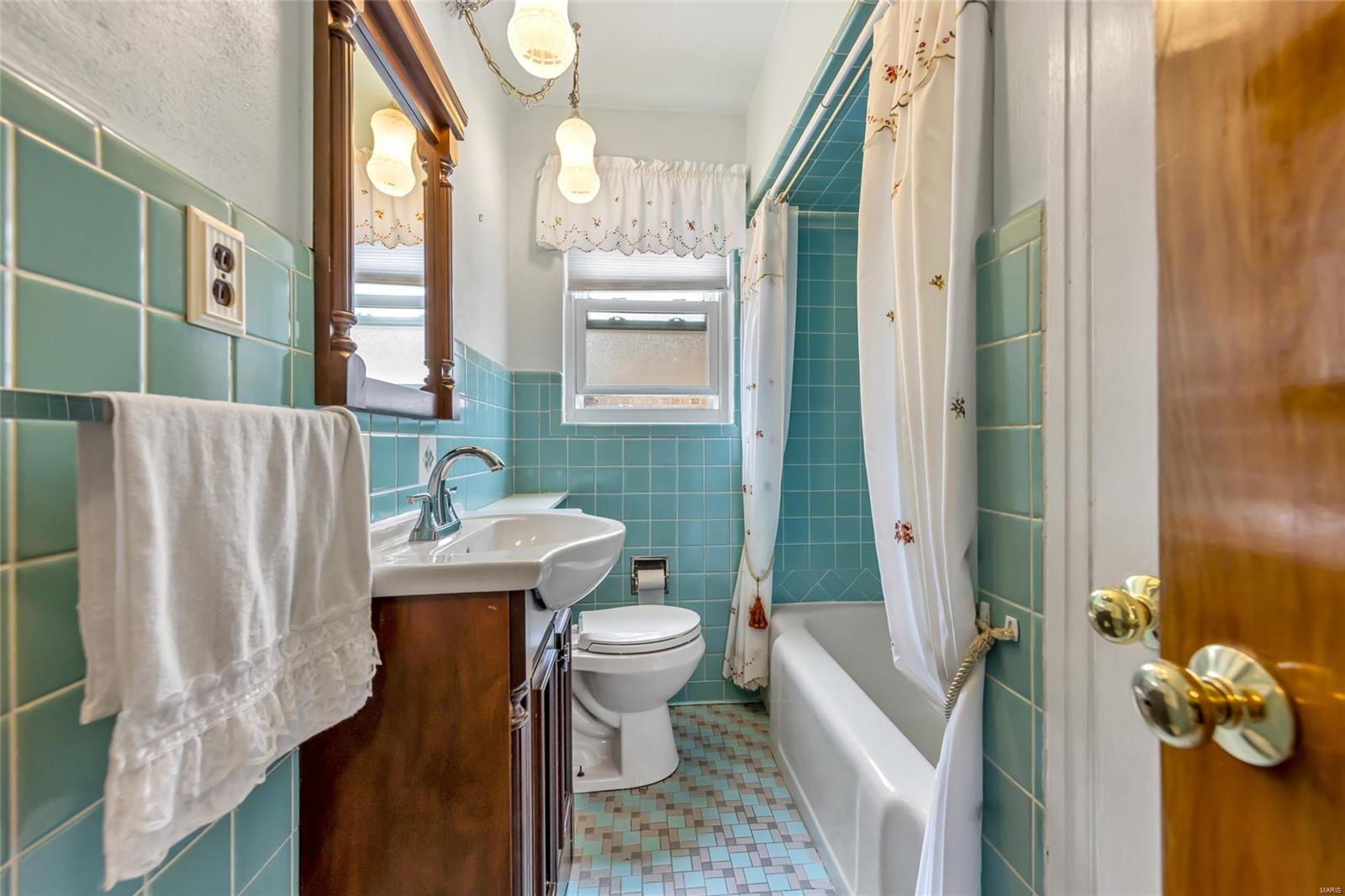 5826 Jamieson Avenue Property Photo 16