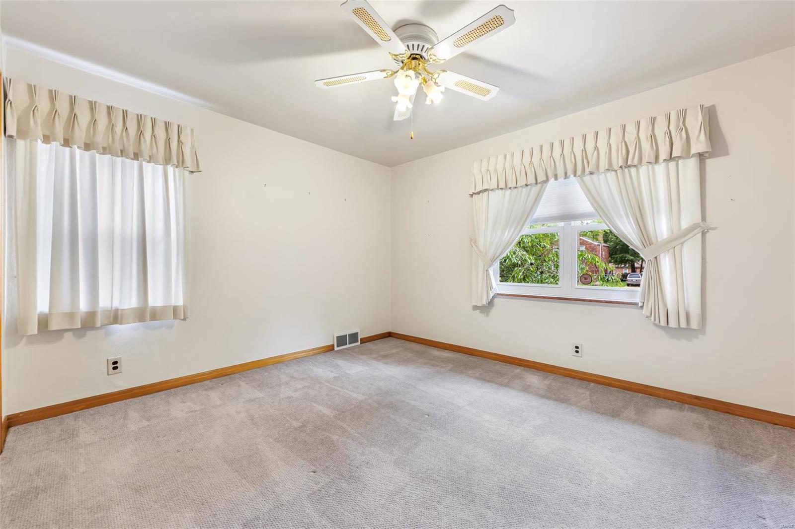 5826 Jamieson Avenue Property Photo 17