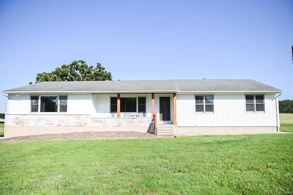9136 Highway 185 Property Photo 1