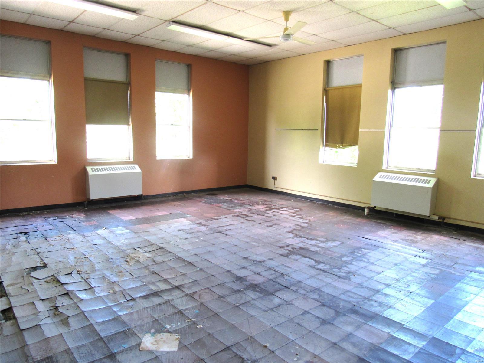 121 W Elm Street Property Photo 15