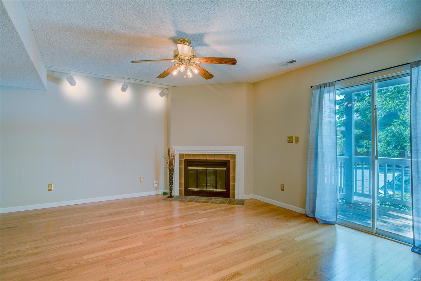 1696 E Swan Circle Property Photo 4