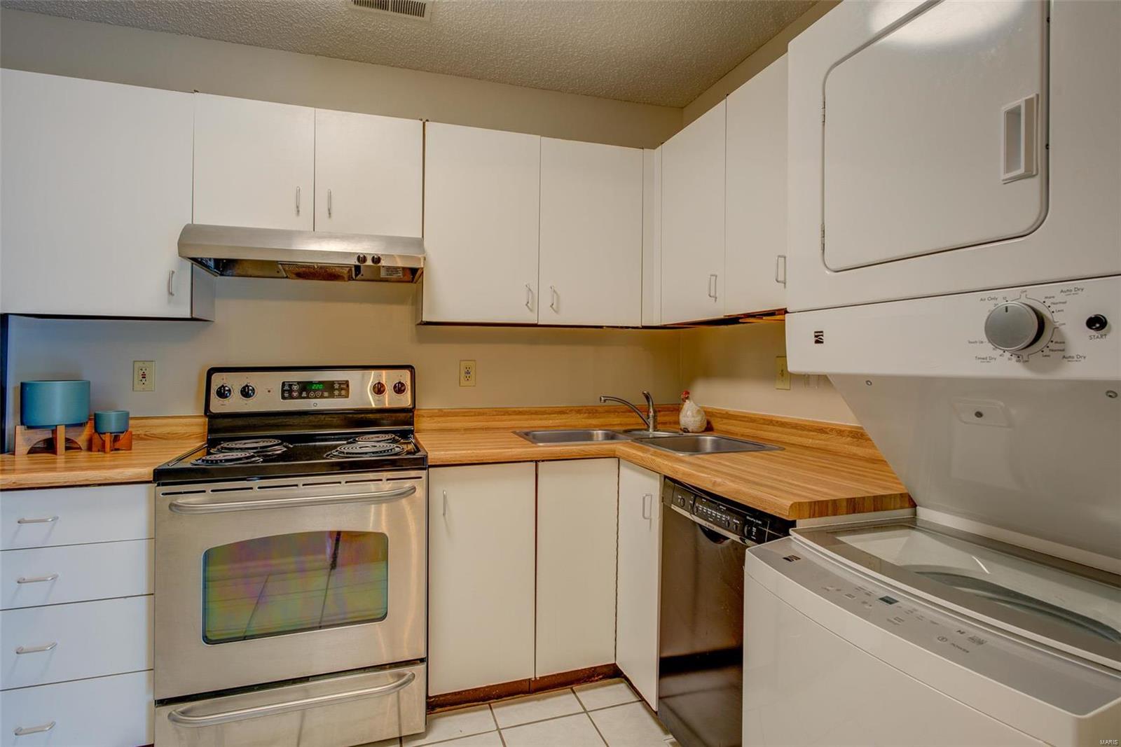 1696 E Swan Circle Property Photo 7