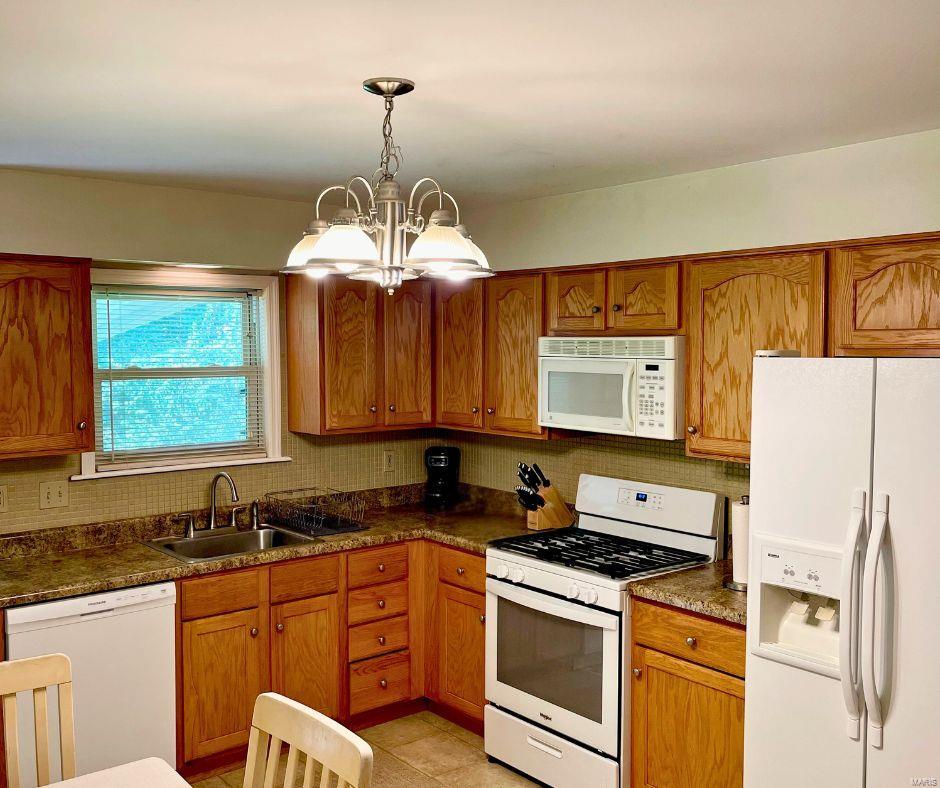 12063 Trampe Heights Lane Property Photo 6