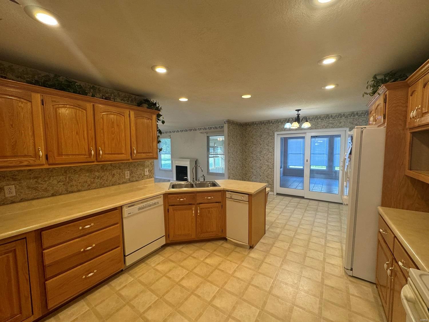 591 D Street Property Photo 2