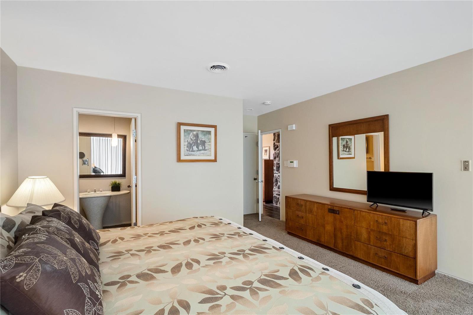 904 Briar Hill Road Property Photo 33