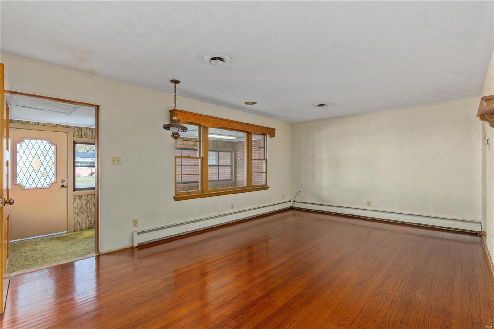 206 W Phillips Street Property Photo 5