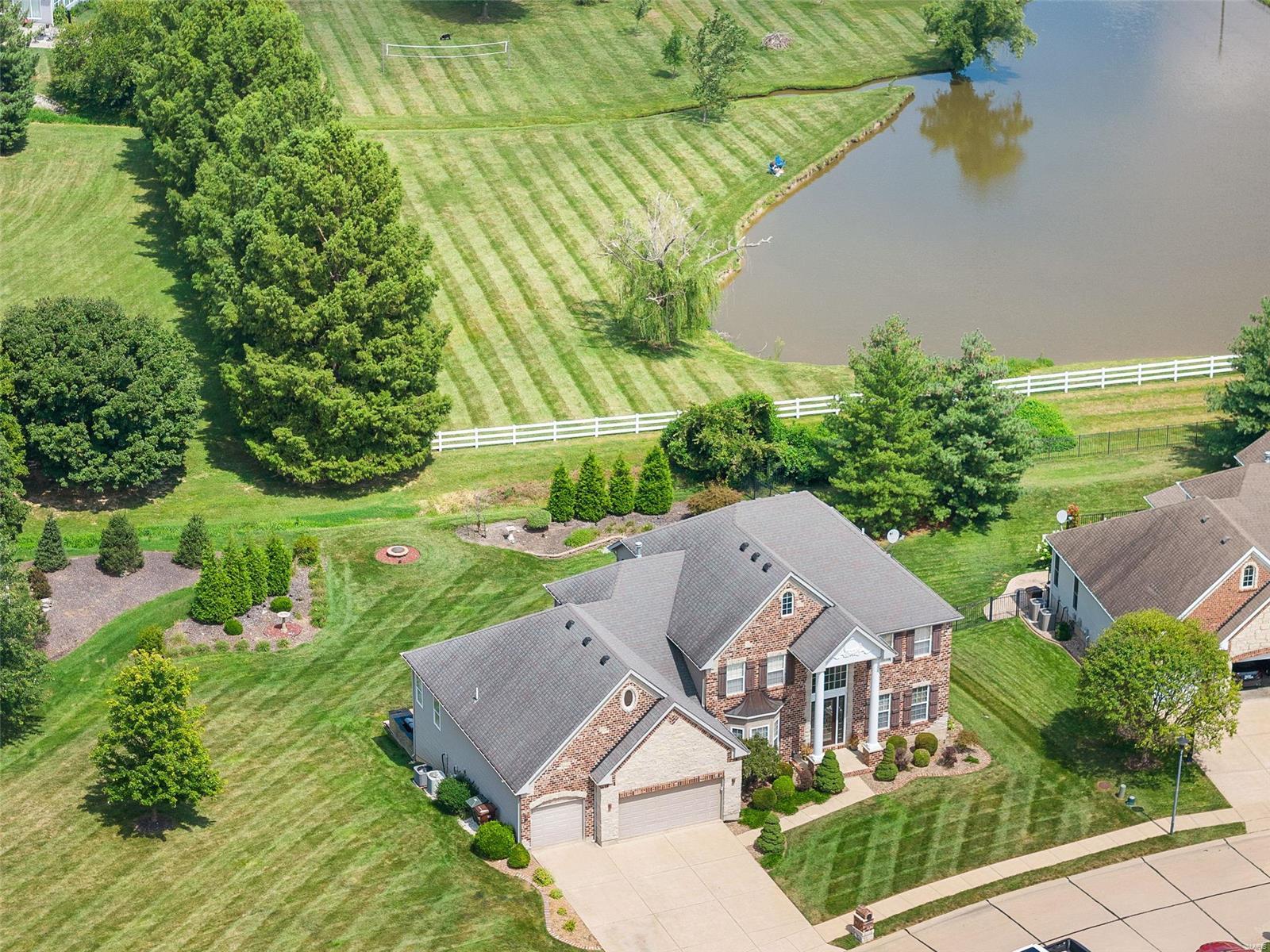 1008 Castleview Court Property Photo 2