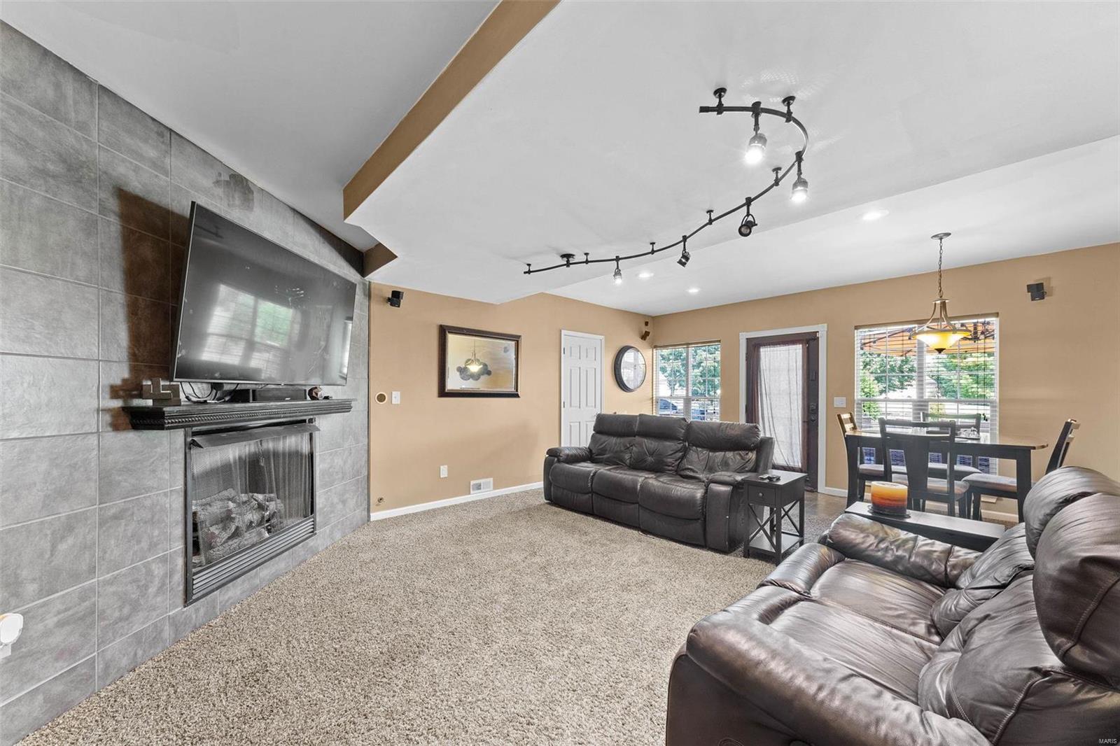 1008 Castleview Court Property Photo 9