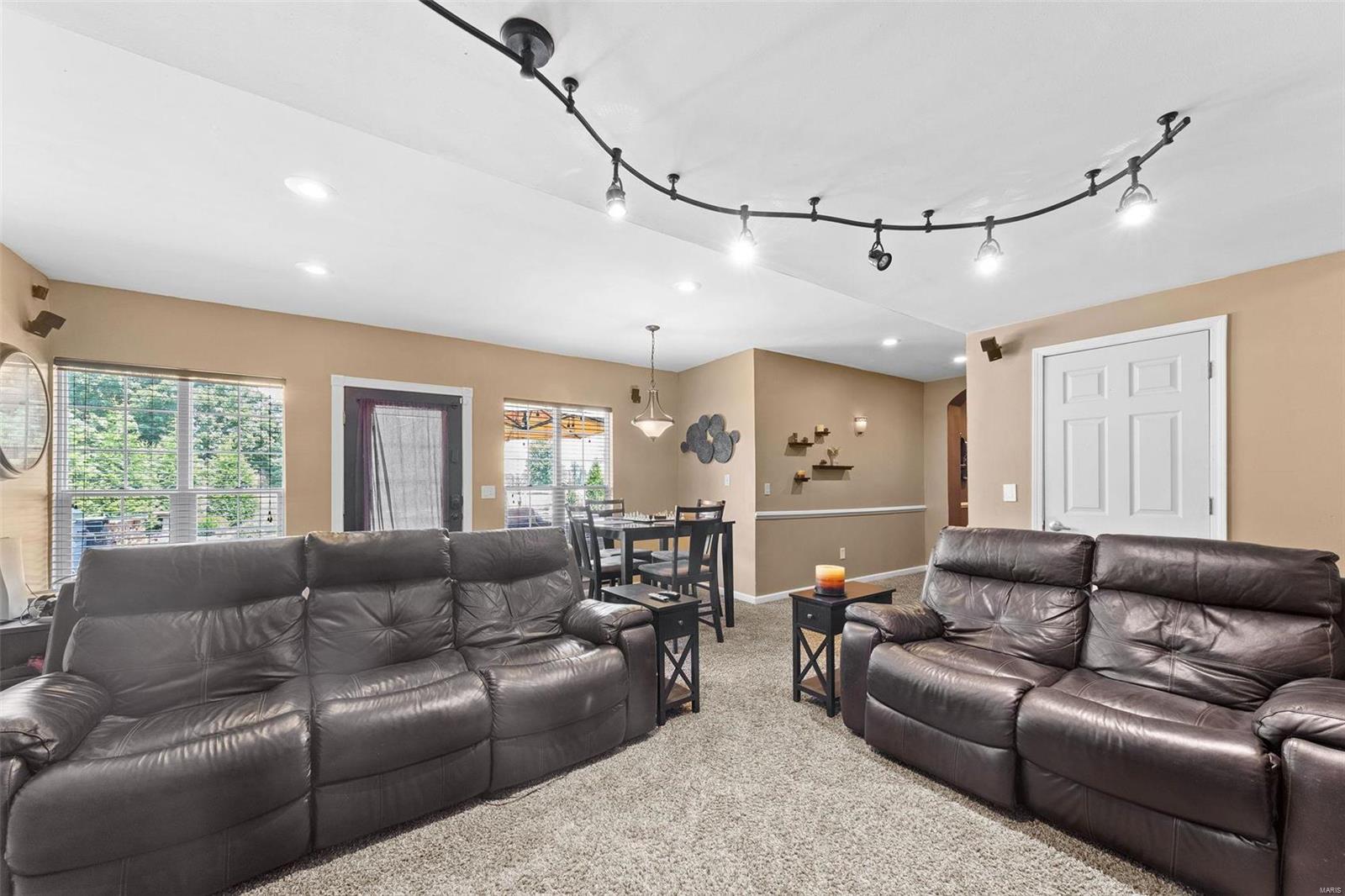 1008 Castleview Court Property Photo 28