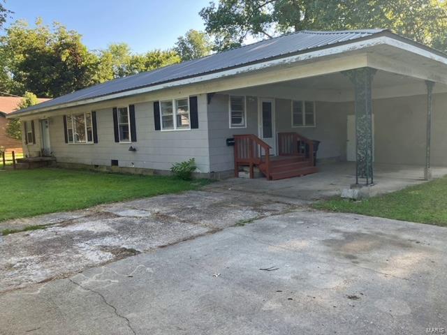 422 N Main St Property Photo 11