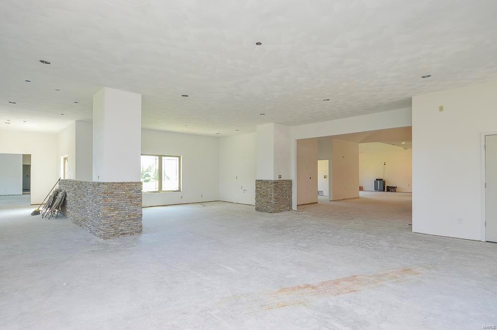 725 S Veterans Drive Property Photo 17
