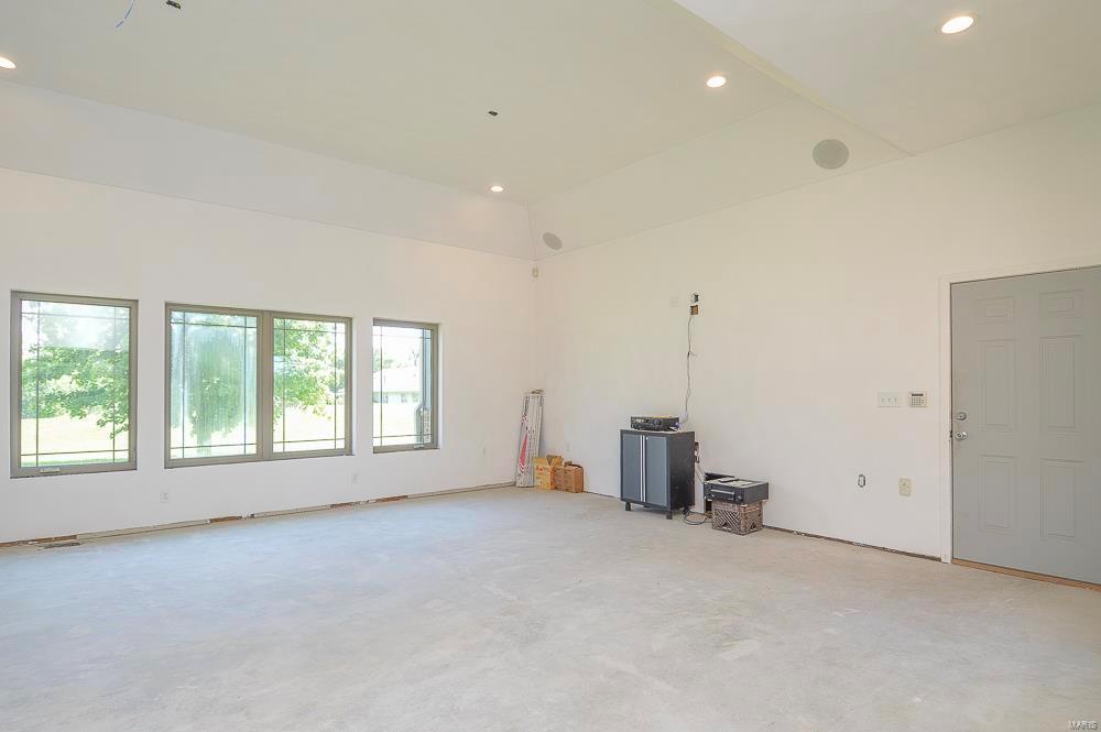 725 S Veterans Drive Property Photo 28