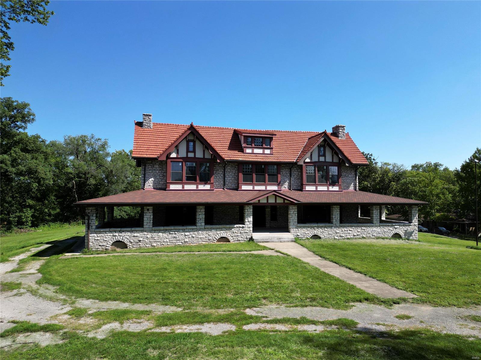 211 Midland Avenue Property Photo 10