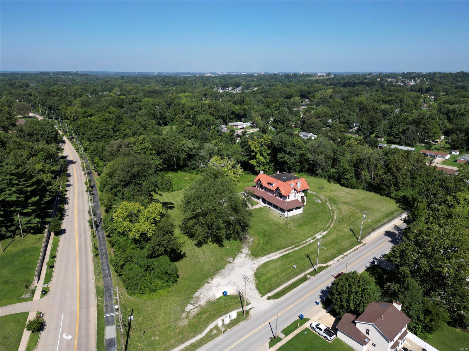 211 Midland Avenue Property Photo 11
