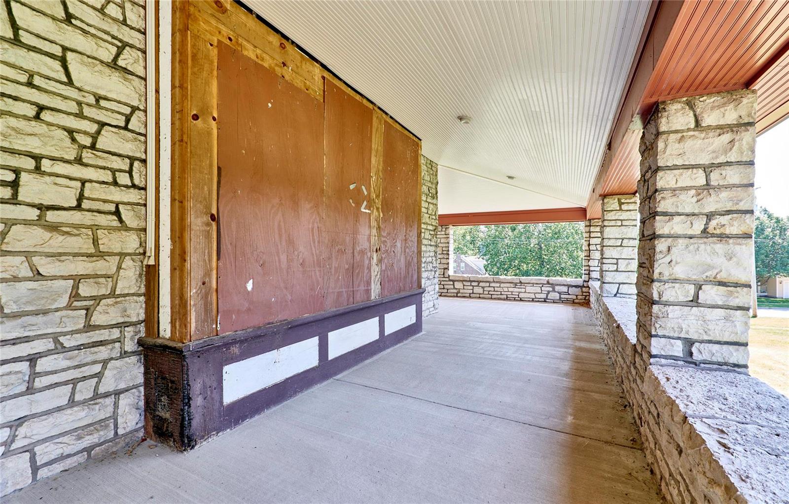 211 Midland Avenue Property Photo 32