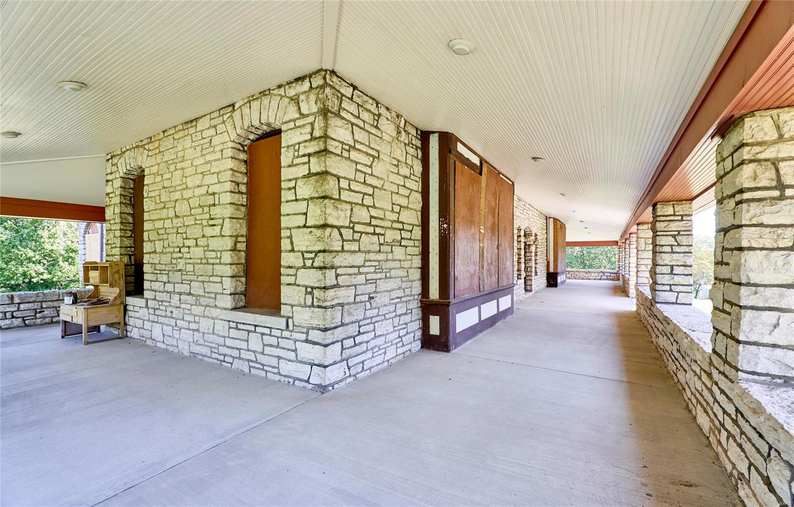 211 Midland Avenue Property Photo 35