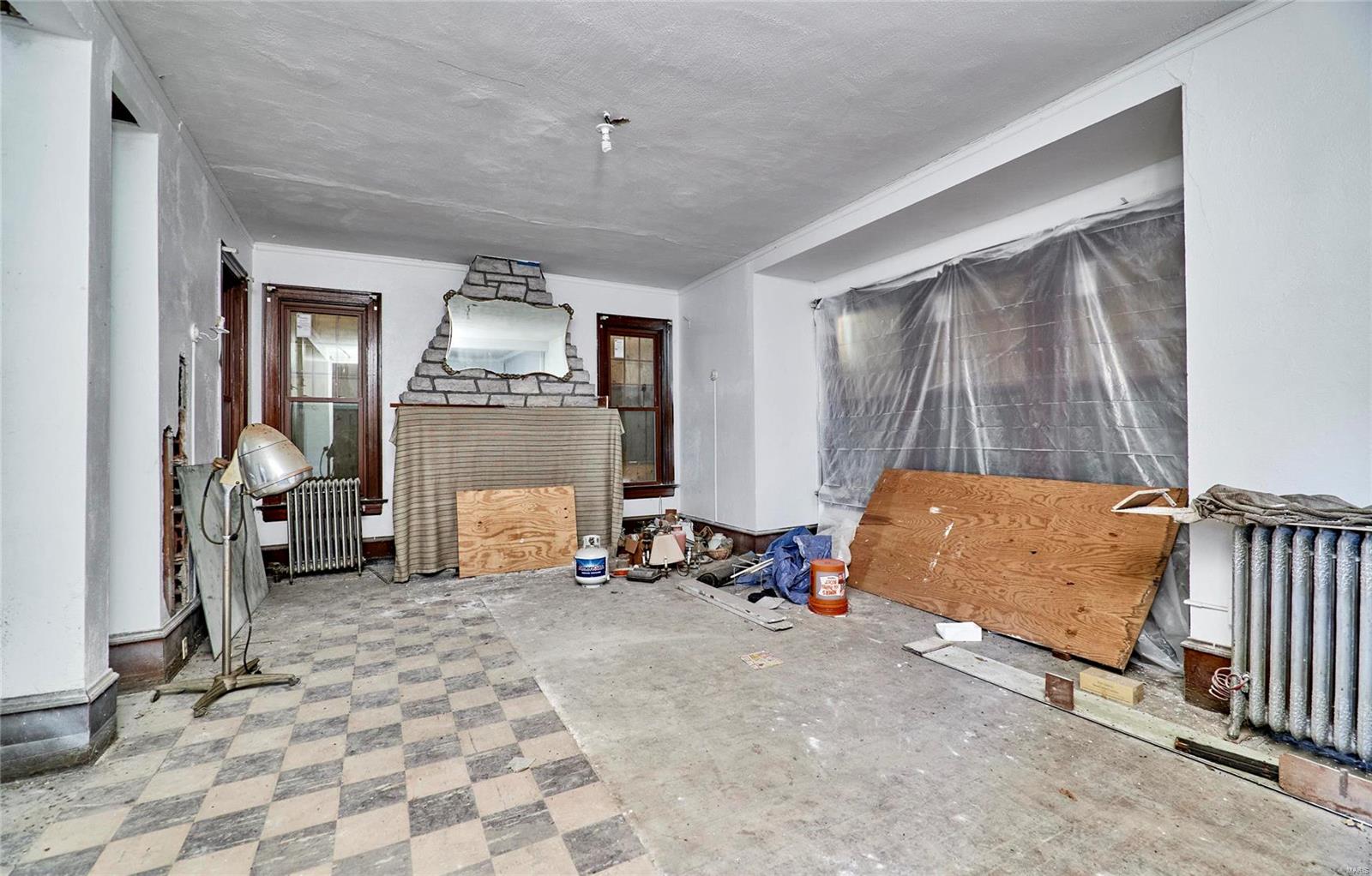211 Midland Avenue Property Photo 36