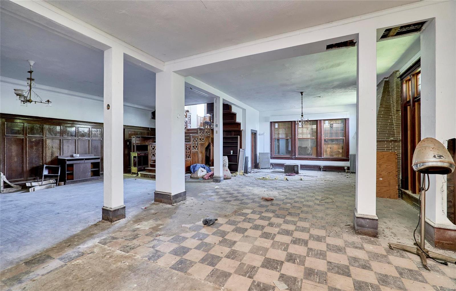 211 Midland Avenue Property Photo 38