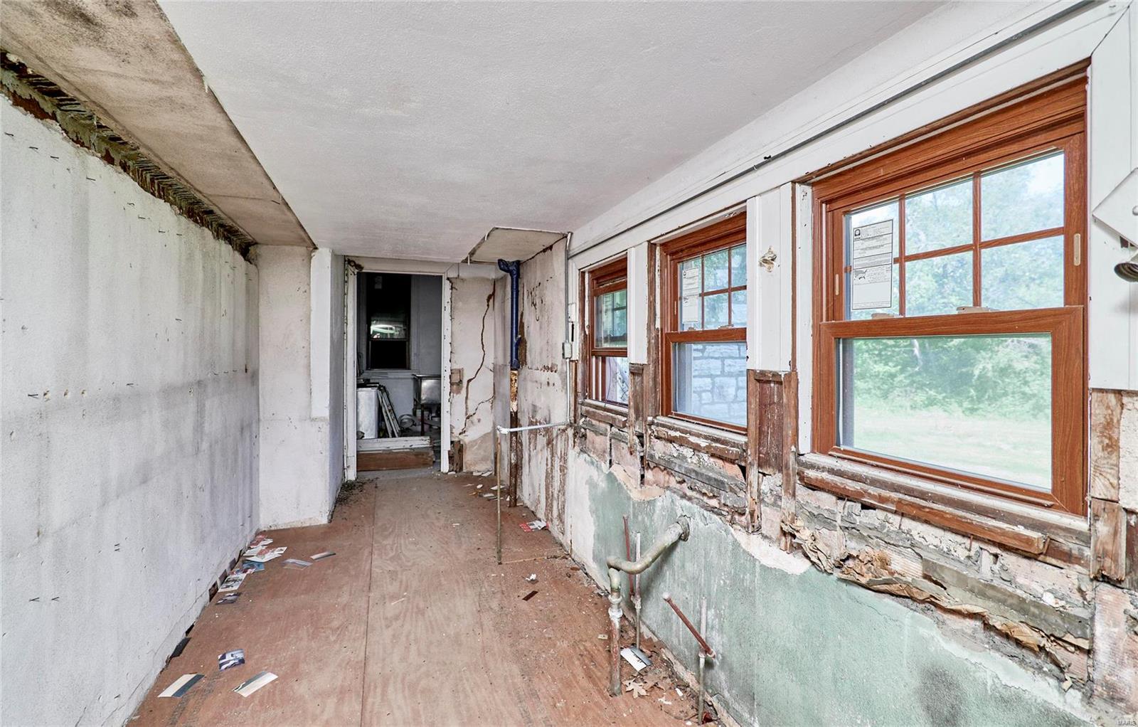 211 Midland Avenue Property Photo 40