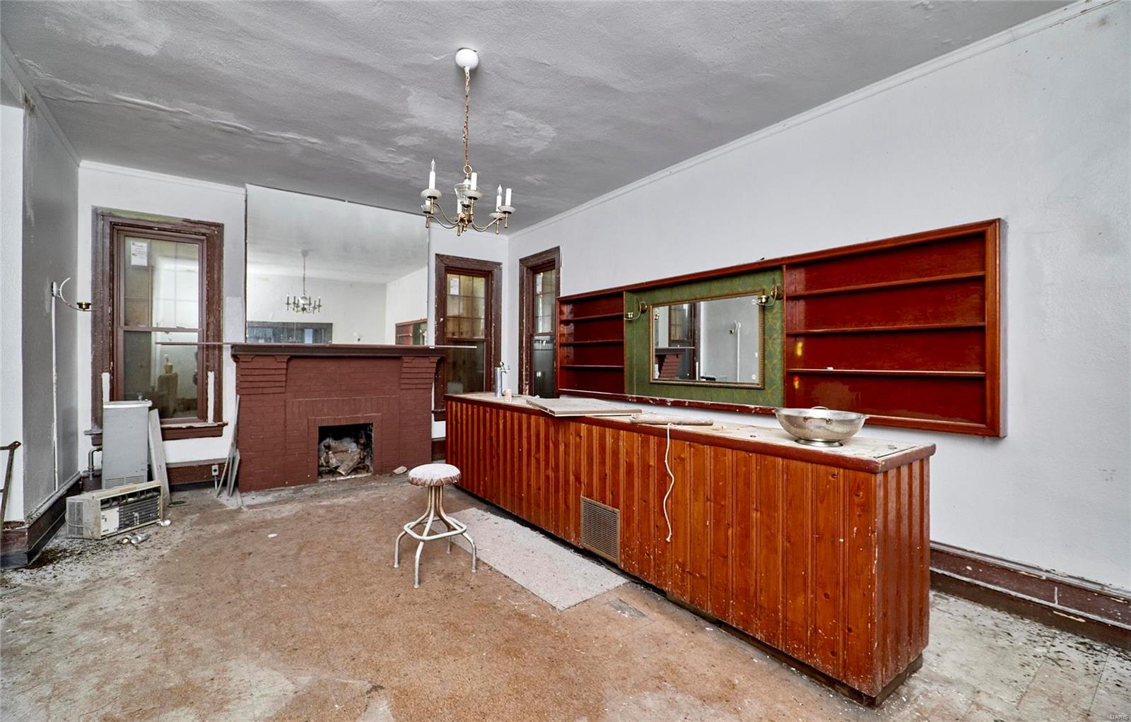 211 Midland Avenue Property Photo 42
